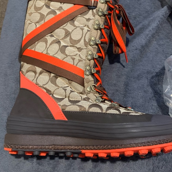 Coach Marian snow boots. - Picture 4 of 8